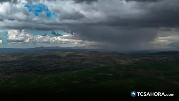 Las temperaturas máximas podrían rondar entre 36 y 40 ° Celsius. Prevén lluvias esporádicas todo el día, incluso mañana por la madrugada.