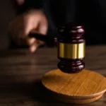 Condenan a tres personas por homicidio, tráfico de personas y fraude