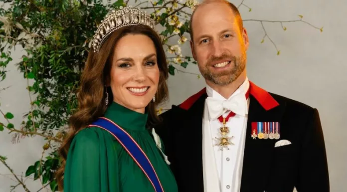 Los príncipes de Gales, William y Kate, celebraron con una fotografía muy personal junto a sus tres herederos, George, Charlotte y Louis.