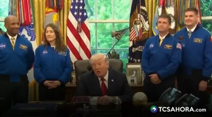 El presidente Donald Trump recibió este miércoles a los cuatro astronautas de Artemis II en el Despacho Oval de la Casa Blanca.