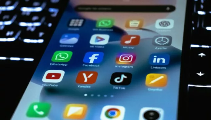 Más de 16 millones de jóvenes enfrentan trastornos mentales asociados al uso excesivo de redes sociales en la región iberoamericana.