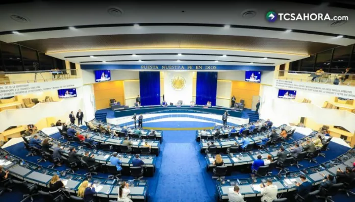 La propuesta fue presentada por el presidente Bukele para garantizar la representación de la diáspora en la Asamblea Legislativa.