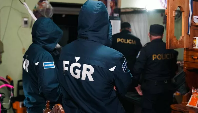 Capturan a dos hombres por estafar con imágenes de apartamentos falsas