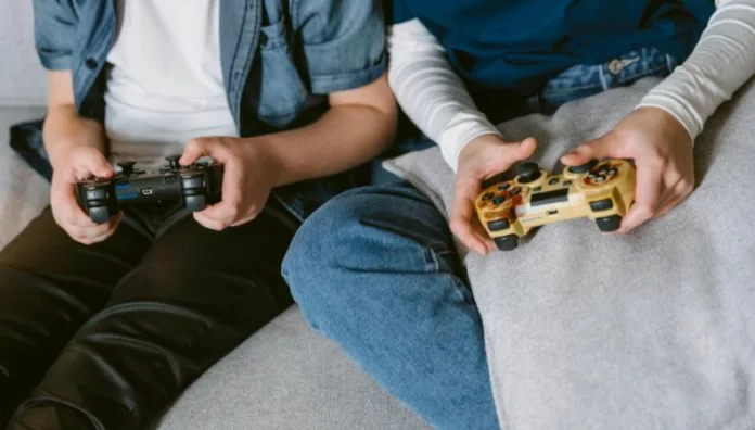No es necesario restringir por completo los videojuegos, sino ayudar a los menores a desarrollar hábitos seguros y de confianza