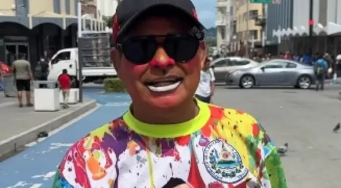 Los seguidores de Cocolito están preocupados por su salud, ya que tras una intervención quirúrgica en su ojo izquierdo su estado se complicó.