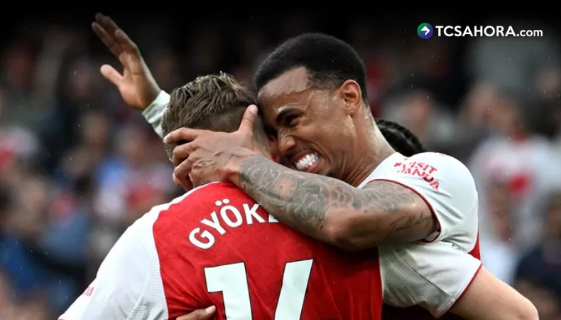 Arsenal golea y sueña con el título de la Premier League