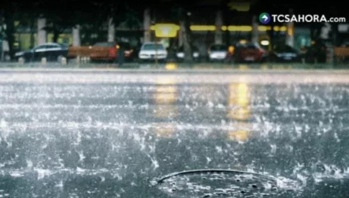 Las lluvias intensas que se han registrado en las últimas horas en distintos puntos del país han estado acompañadas de granizo.