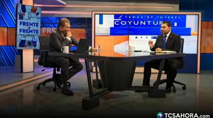 Francisco Lira está de acuerdo en darle representatividad electoral a salvadoreños en el exterior, pero considera que los están utilizando.