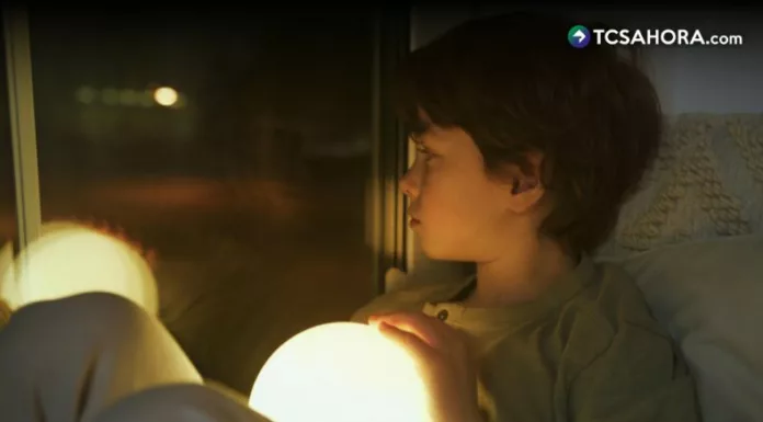 Para ayudar a disminuir los miedos nocturnos en niños, los expertos recomiendan implementar estrategias de apoyo emocional.