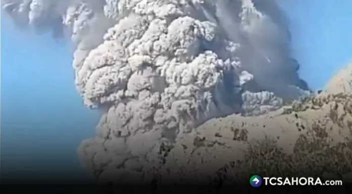 Tres senderistas fallecieron y al menos 17 fueron rescatados este viernes en Indonesia, tras la erupción del volcán Dukono.