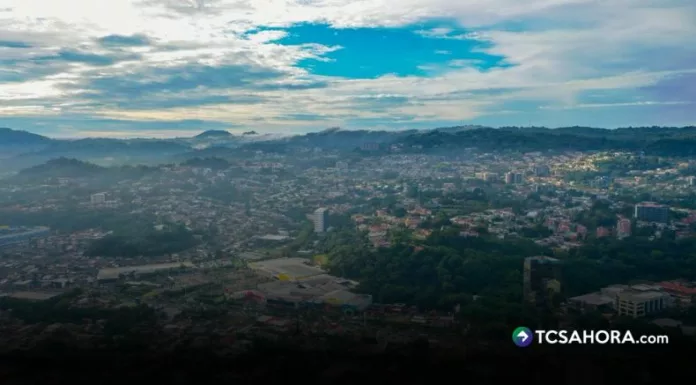 El clima caluroso seguirá este fin de semana con lluvias por la tarde, tormentas aisladas y temperaturas de hasta 39 °C en el país.