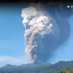 Rescatan cuerpo de senderista fallecida tras erupción en Indonesia