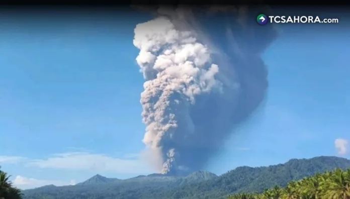 Rescatan cuerpo de senderista fallecida tras erupción en Indonesia