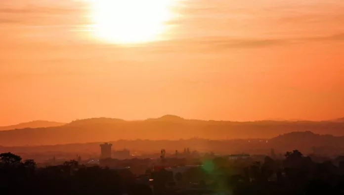 Según el MARN, este 10 de mayo estará caracterizado por altas temperaturas, lluvias por la tarde y presencia de polvo del Sahara.