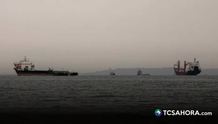 Irán amenazó con dificultar el paso por el estrecho de Ormuz a los países que apliquen las sanciones de Estados Unidos.