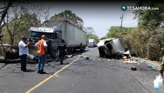Accidente entre camión y rastra deja un fallecido en San Vicente