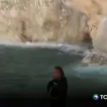 Turista recibe multa tras lanzarse en la Fontana di Trevi, en Italia