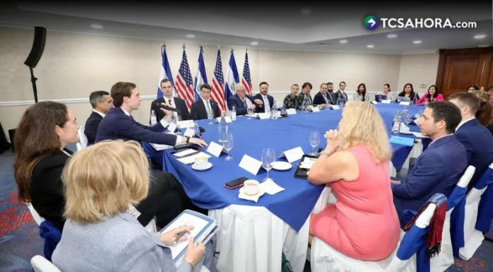 Delegación de EE.UU. busca oportunidades económicas con El Salvador
