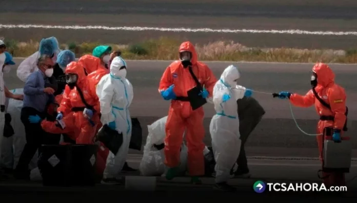 Estados Unidos mantiene bajo vigilancia a 41 personas por haber estado expuestas al hantavirus en un crucero.