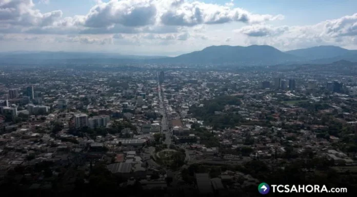 El calor continuará durante el día y se registrarán lluvias en diferentes puntos del país acompañadas de actividad eléctrica.