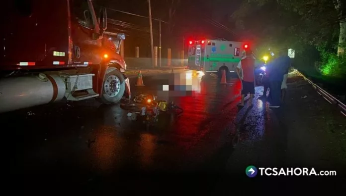 Un motociclista falleció esta madrugada en la carretera Troncal del Norte. Otro resultó lesionado en San Salvador Centro.
