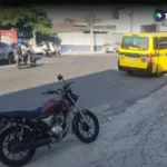 Motociclista y peatón lesionados en accidente en San Salvador