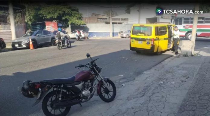 Motociclista y peatón lesionados en accidente en San Salvador