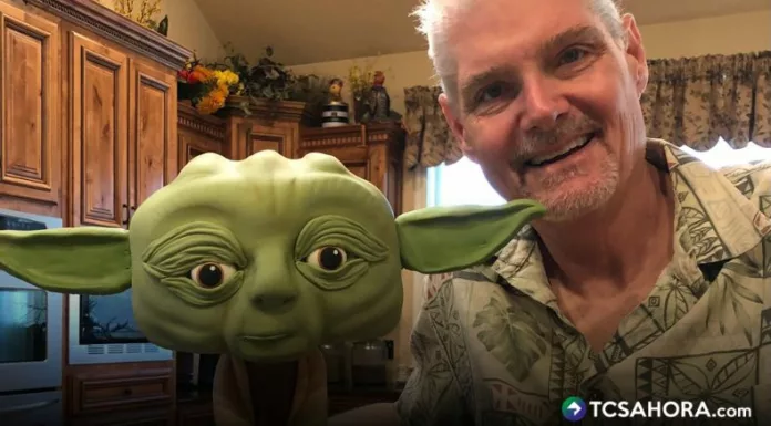 El icónico actor estadounidense, Tom Kane falleció por las secuelas de un derrame celebral que sufrió en 2020.