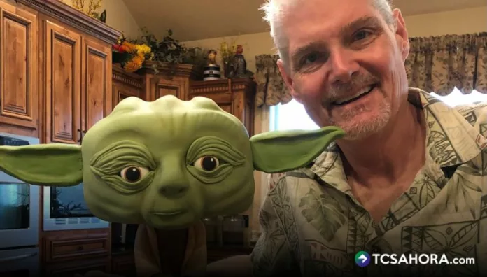 El icónico actor estadounidense, Tom Kane falleció por las secuelas de un derrame celebral que sufrió en 2020.