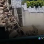 Detienen a turistas por invadir recinto donde se encontraba Punch