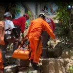 Recuperan cuerpo de hombre que cayó a quebrada