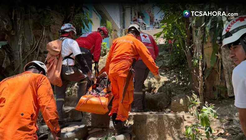 Recuperan cuerpo de hombre que cayó a quebrada
