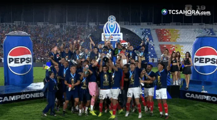 Club Deportivo FAS goleó a CD Águila para conquistar el título 20 en la historia de la Primera División salvadoreña.