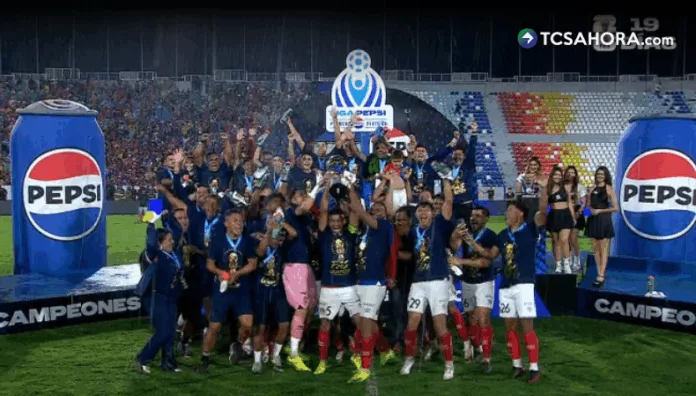 Club Deportivo FAS goleó a CD Águila para conquistar el título 20 en la historia de la Primera División salvadoreña.