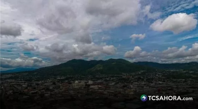 Por la tarde, las tormentas iniciarán desde mediados del día en sectores del occidente, la zona norte y áreas de la cordillera del Bálsamo.
