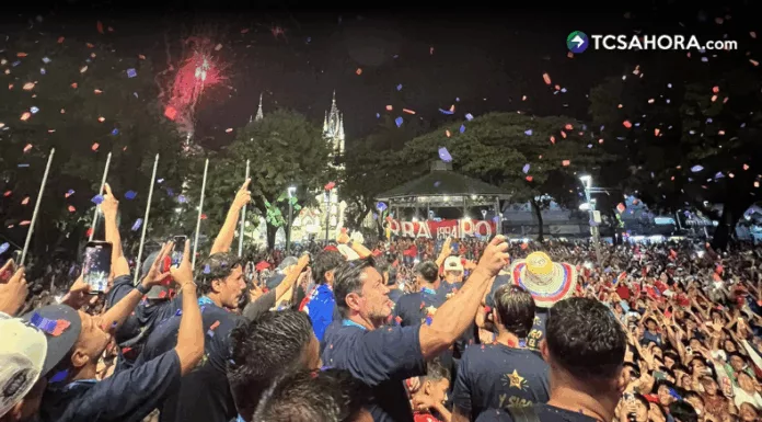 Club Deportivo FAS celebró en el Parque Libertad de Santa Ana su título número 20 en la historia de la Primera División.