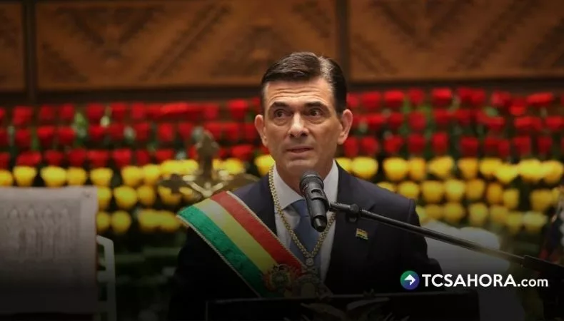 Presidente de Bolivia reduce su salario y el de ministros ante crisis