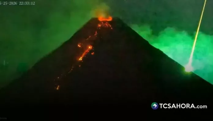 Un meteorito cayó este lunes sobre las laderas del norte del volcán Mayón durante una erupción en Filipinas.