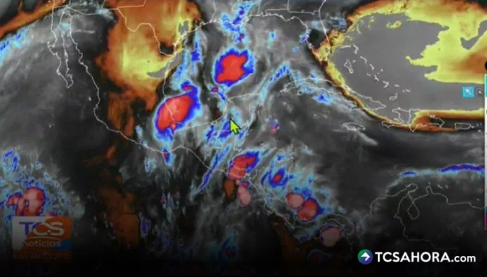 Paso de ondas tropicales, lluvias, tormentas y abundante nubosidad se pronostican para hoy y los próximos días en El Salvador.