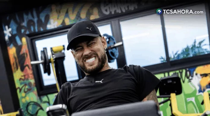 Neymar Jr. quedó lesionado tras sufrir un desgarro muscular en la pantorrilla y su presencia en el debut de Brasil genera dudas.