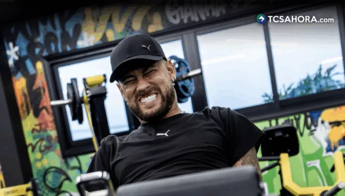Neymar Jr. quedó lesionado tras sufrir un desgarro muscular en la pantorrilla y su presencia en el debut de Brasil genera dudas.