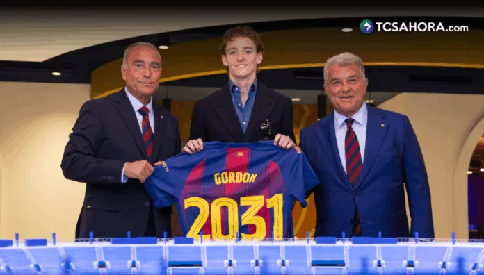 El Barcelona anunció el fichaje del delantero inglés procedente del Newcastle United hasta el final de la temporada 2030-31.