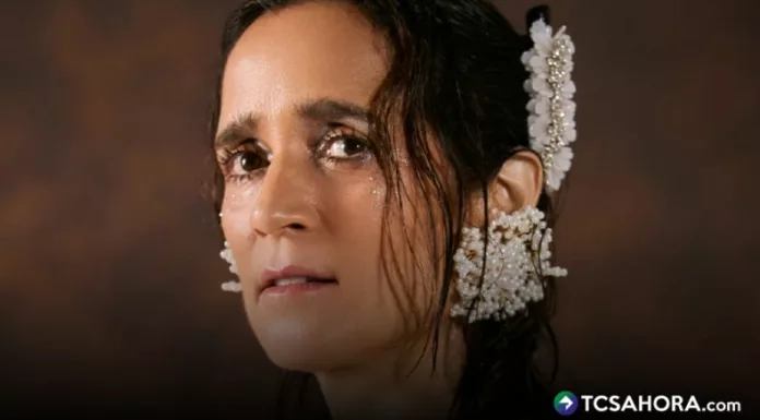 Julieta Venegas presentó una nueva versión del emblemático tema como parte de las actividades culturales del Mundial Social.