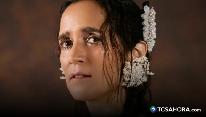 Julieta Venegas presentó una nueva versión del emblemático tema como parte de las actividades culturales del Mundial Social.