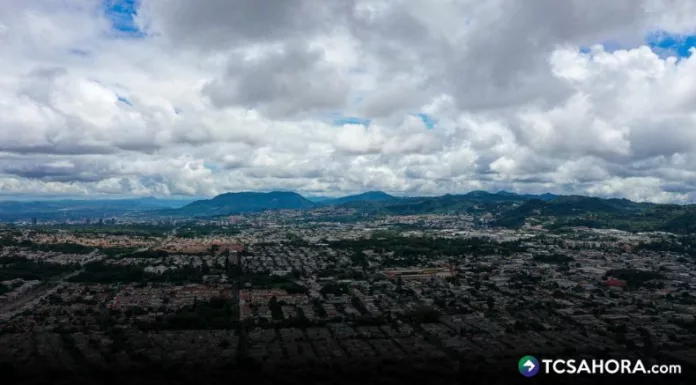 La influencia de una onda tropical generará lluvias y tormentas en el territorio salvadoreño durante las próximas horas.