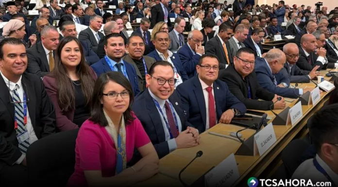 Rolando Castro, ministro de Trabajo, dijo que al salir El Salvador de la 