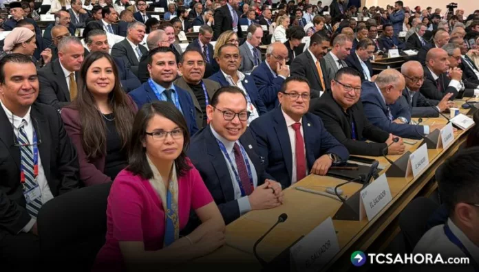Rolando Castro, ministro de Trabajo, dijo que al salir El Salvador de la 