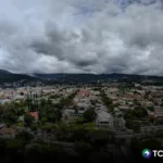 Día caluroso, pero con lluvias y actividad eléctrica por la noche