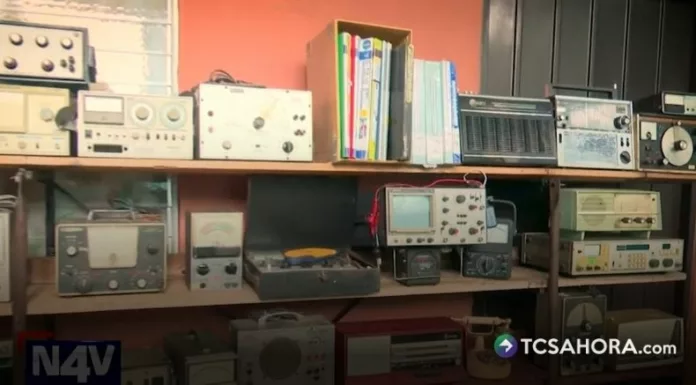 El coleccionista considera que las radios representan una parte importante de la memoria histórica y tecnológica.