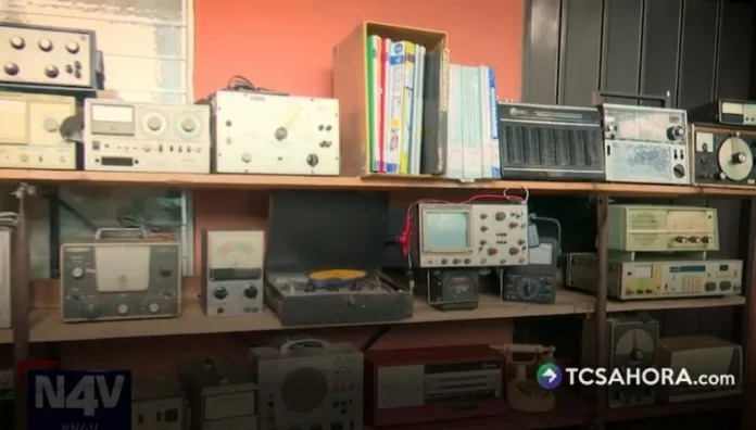 El coleccionista considera que las radios representan una parte importante de la memoria histórica y tecnológica.